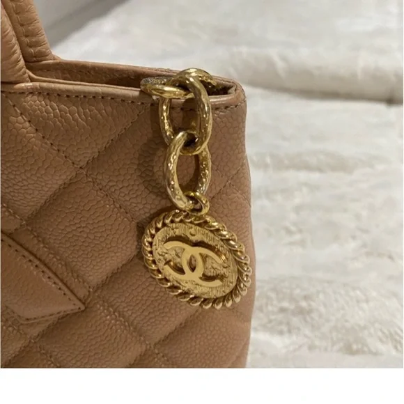 Chanel medallion tote tan leather - Picture 3 of 12